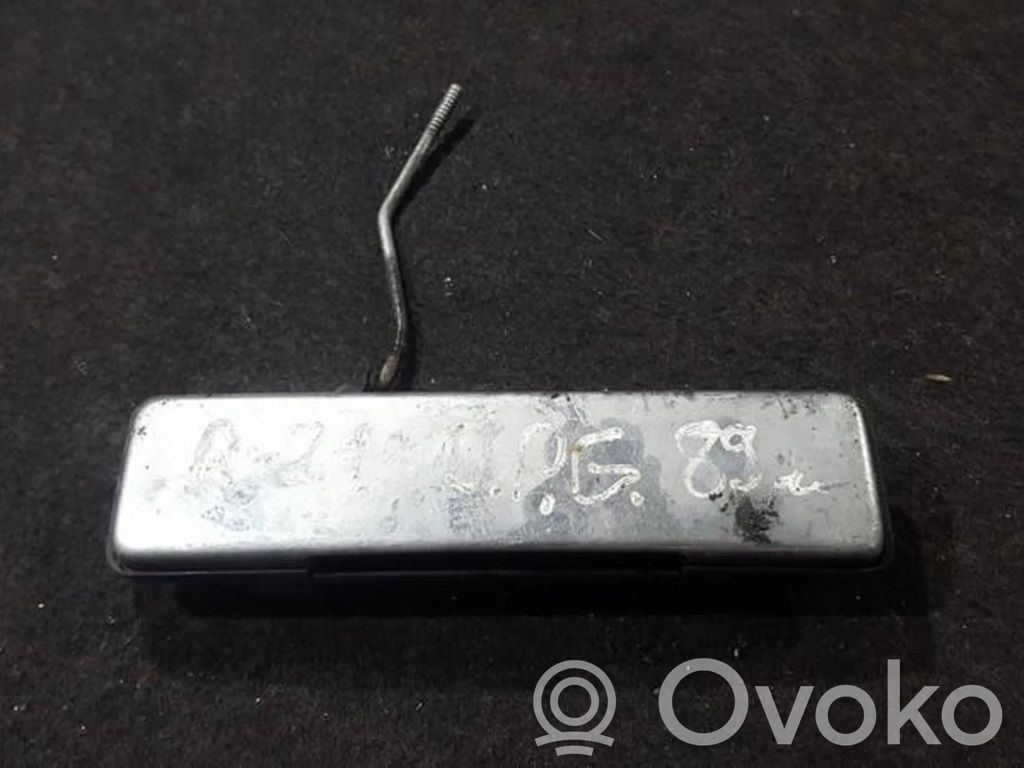 Manecilla externa puerta delantera