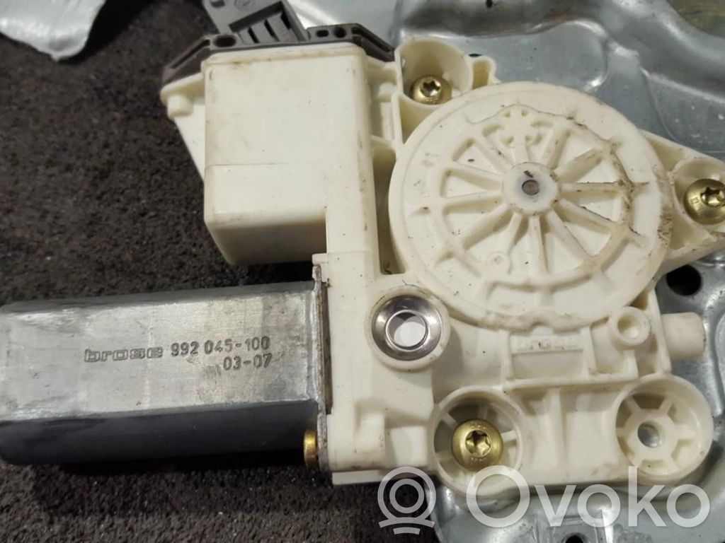 Toyota Avensis T250 Motorino alzacristalli della portiera posteriore 