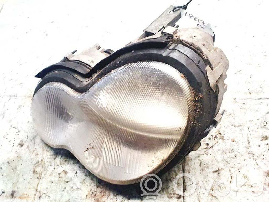 Mercedes-Benz C W203 Lampa przednia 