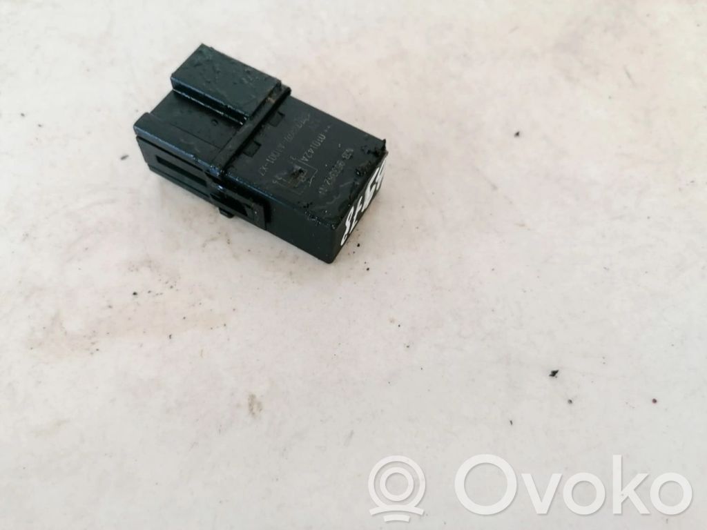 Altri relè   MB95338211,MB95338211