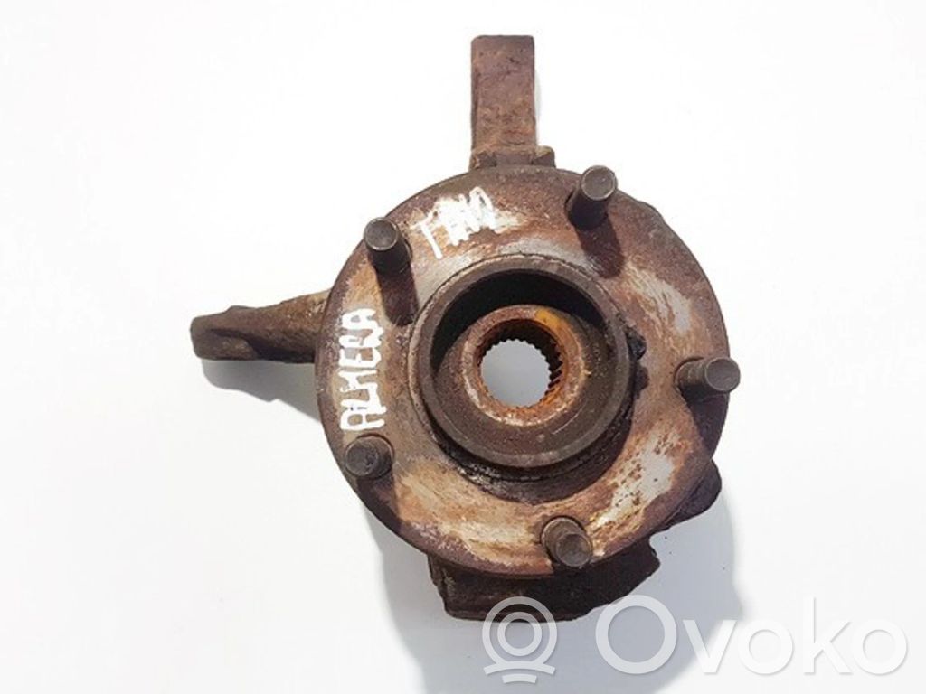 Nissan Almera Tino Fuzetă față 