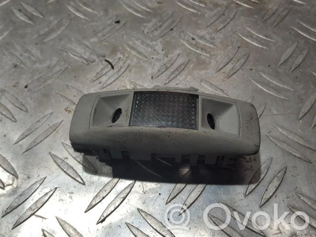 Volkswagen PASSAT B5 Takaistuimen valo 