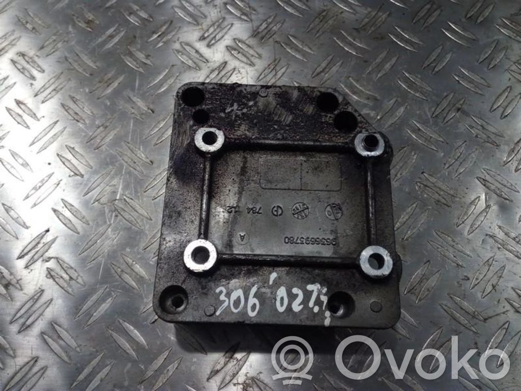 Peugeot 306 Engine mounting bracket 