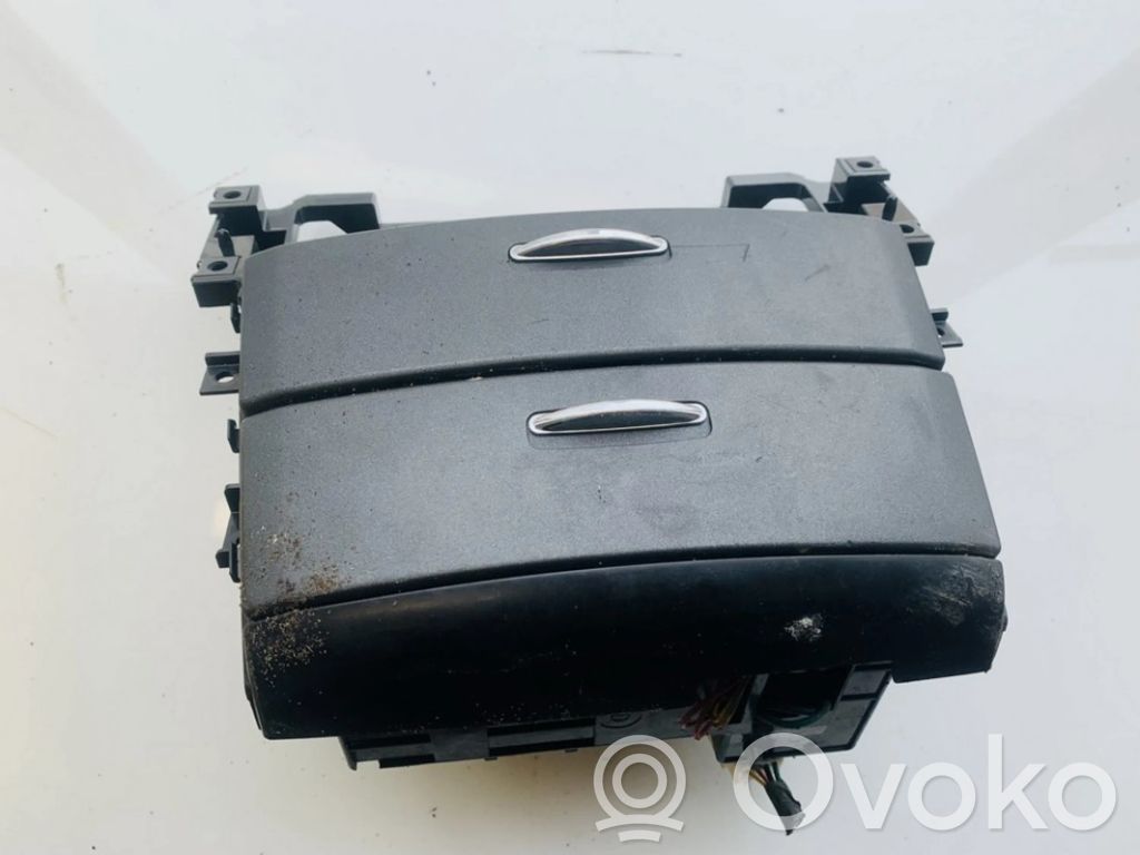 Auton tuhkakuppi   845703E00,845703E00,845703E00,845703E00