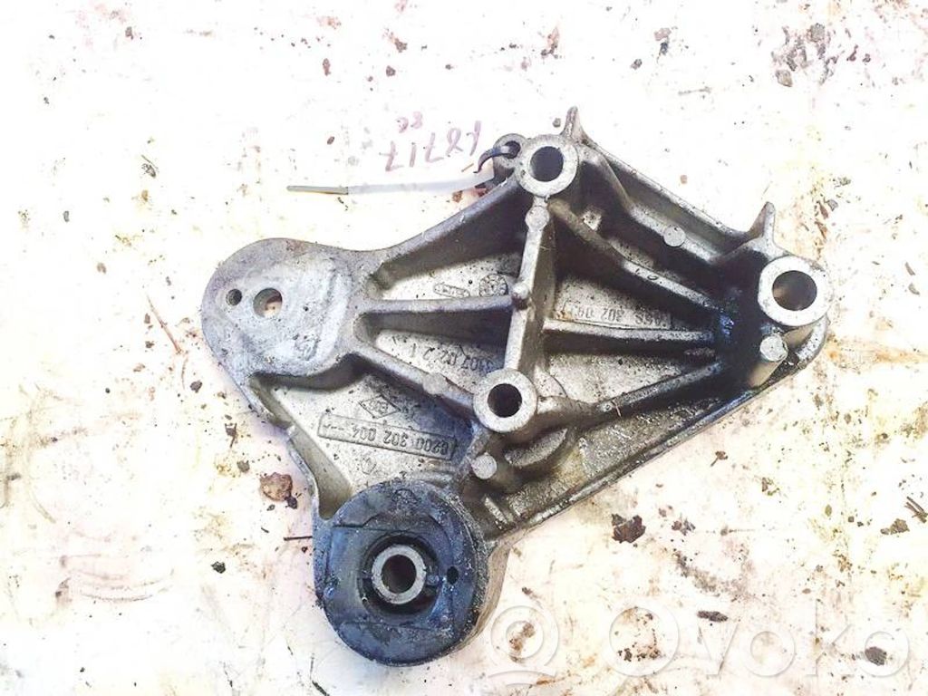 Engine mounting bracket   8200302004,8200302004
