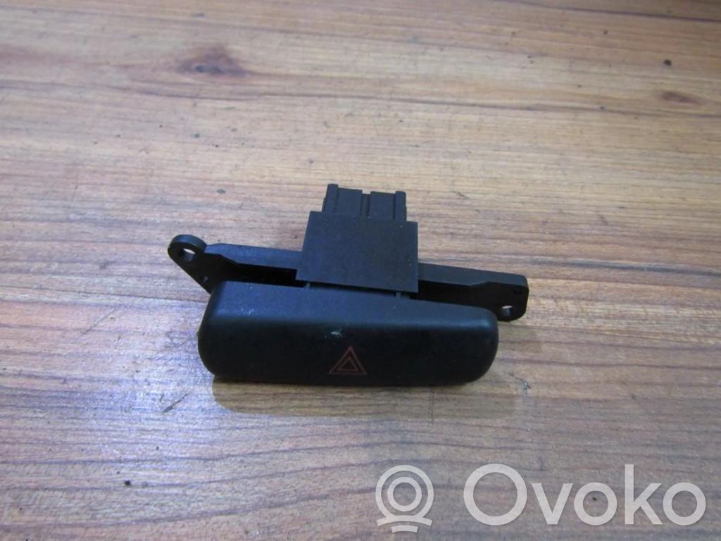 Mitsubishi Carisma Botón interruptor de luz de peligro 