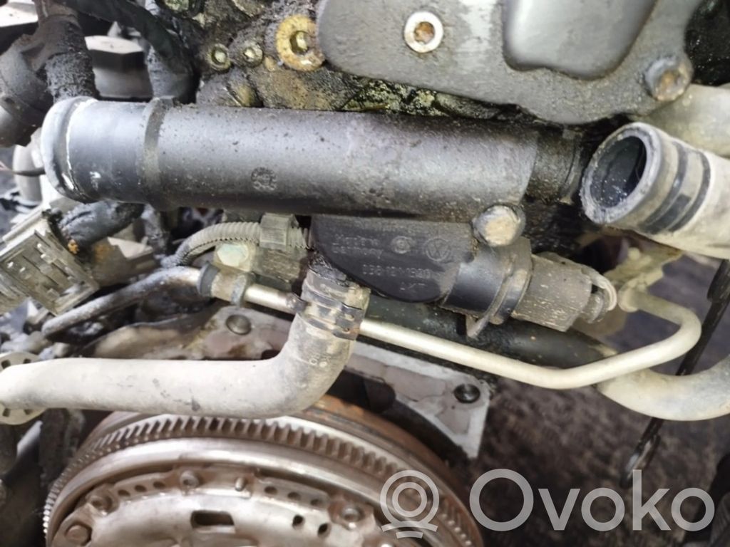Volkswagen PASSAT B6 Tubo flessibile del liquido di raffreddamento del motore