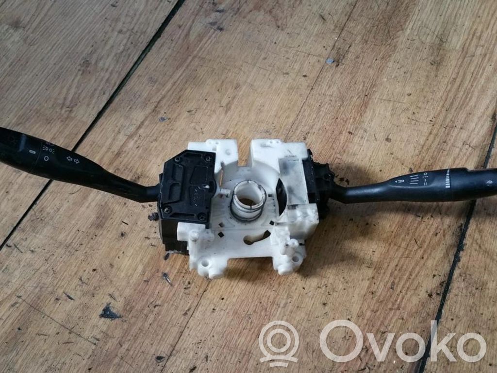 Mitsubishi Carisma Commodo, commande essuie-glace/phare 