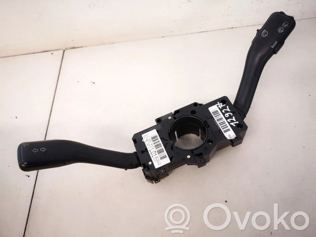 Volkswagen Golf IV Leva/interruttore dell’indicatore di direzione e tergicristallo 