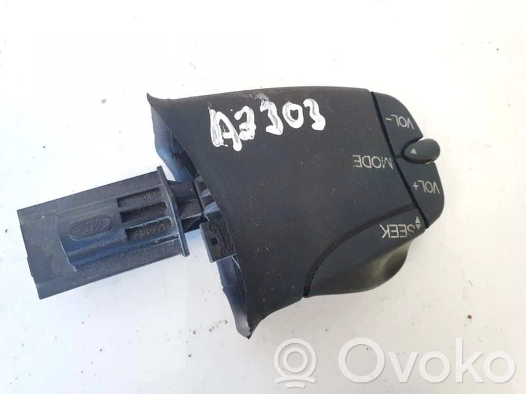 Ford Fiesta Butoane/comutatoare pe volan 