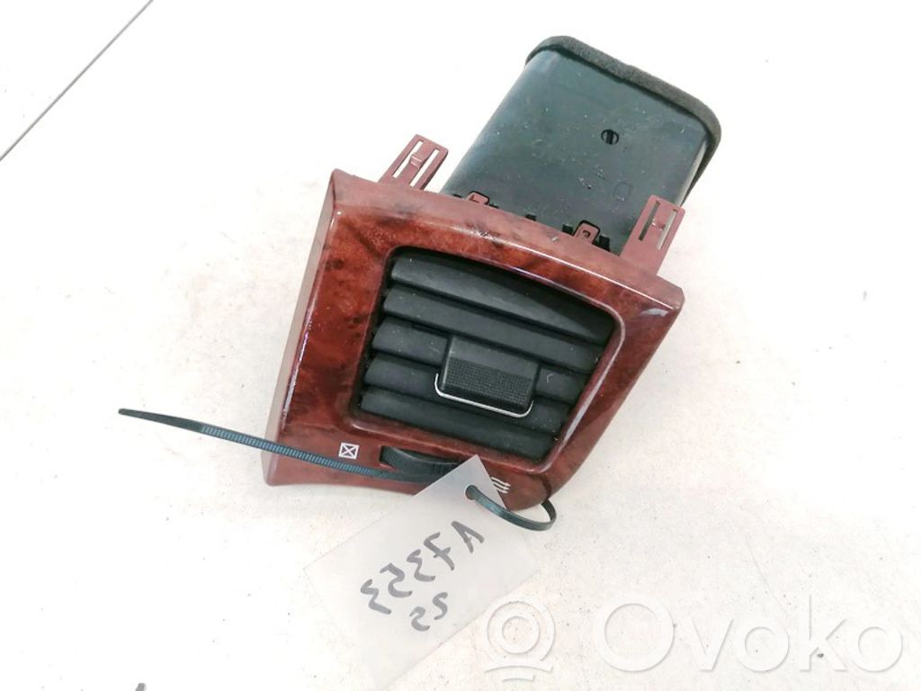 Toyota Avensis Verso Rejilla de ventilación central del panel