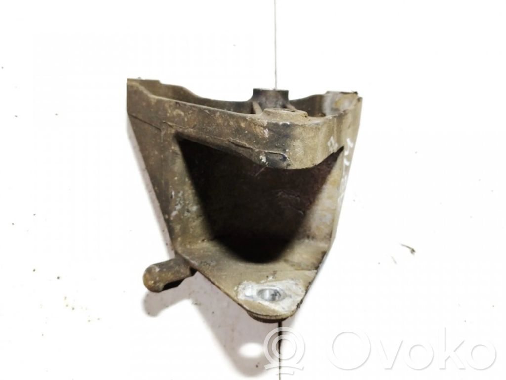 Opel Insignia A Engine mounting bracket 