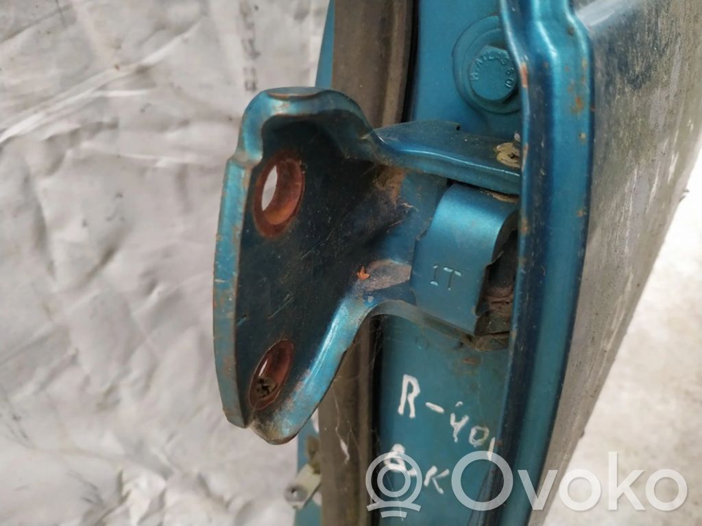 Bisagra inferior de la puerta trasera