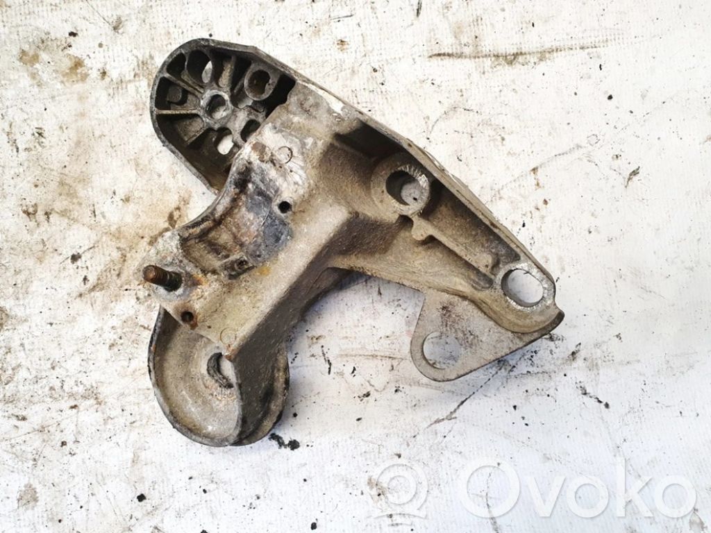 Audi A4 S4 B5 8D Supporto di montaggio del motore (usato)