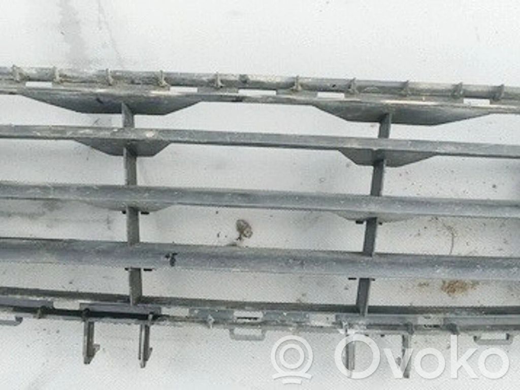 Opel Astra H Mascherina inferiore del paraurti anteriore 