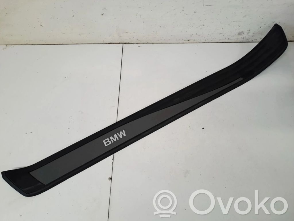 BMW 5 E60 E61 Copertura del rivestimento del sottoporta anteriore 
