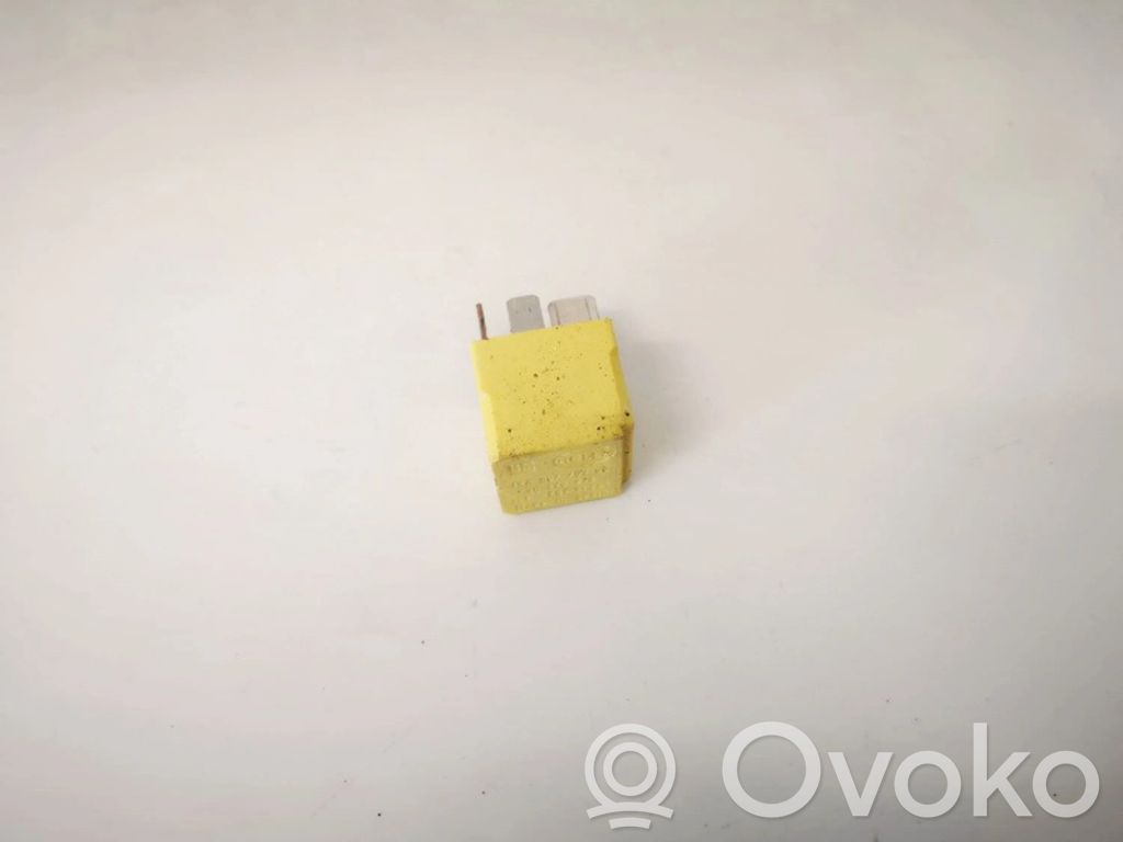 Altri relè   90226846,V23136J52X669,90226846,V23136J52X669