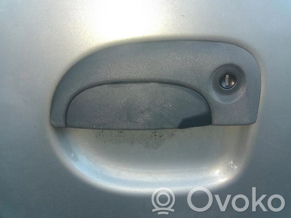 Manecilla externa puerta delantera
