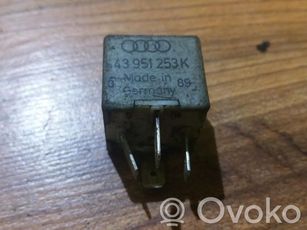 Audi 80 90 S2 B4 Muu rele 