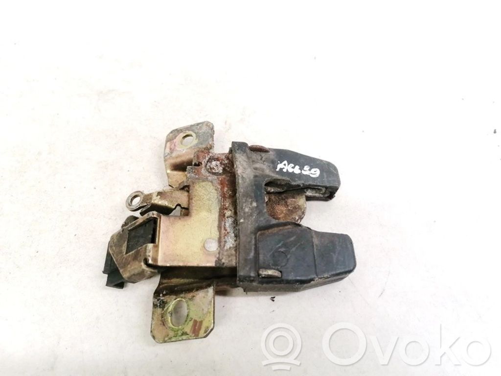 Volkswagen PASSAT B3 Blocco/chiusura/serratura del portellone posteriore/bagagliaio