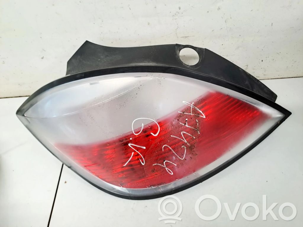 Opel Astra H Задний фонарь в кузове 