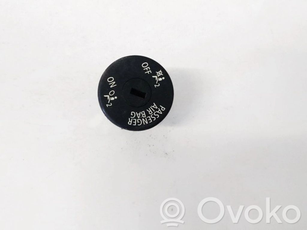 BMW 1 F20 F21 Passenger airbag on/off switch 