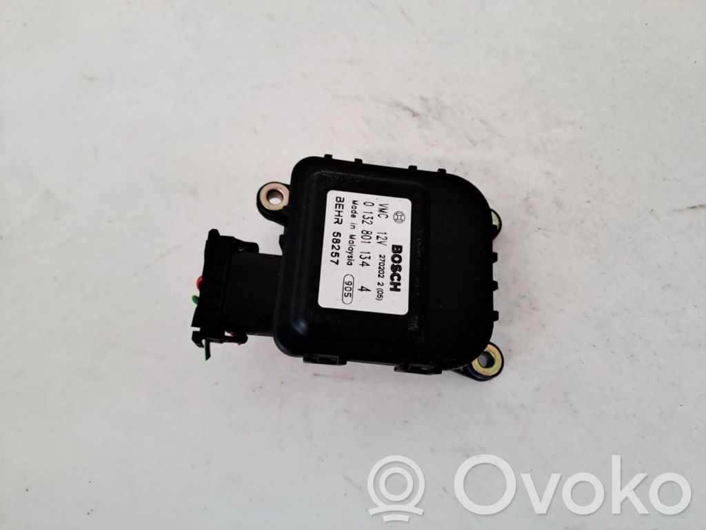 Opel Zafira A Tuloilmaventtiilin käyttömoottori 