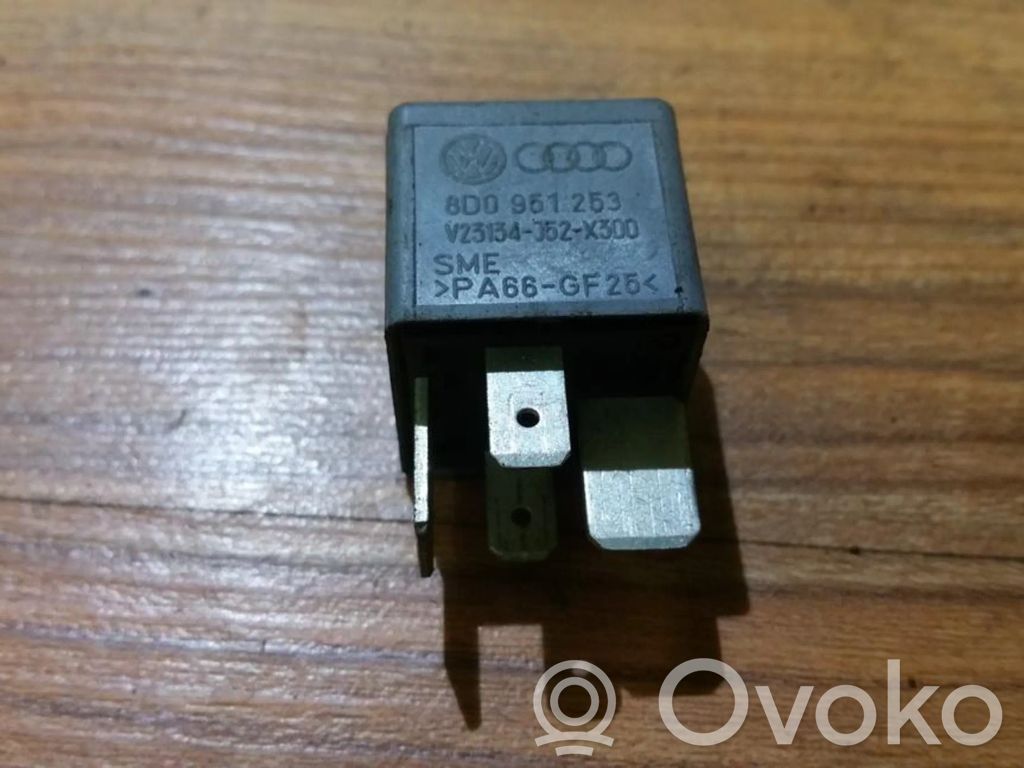 Sonstige Relais   8D0951253,V23134J52X300,8D0951253,V23134J52X300,V23134J52X300
