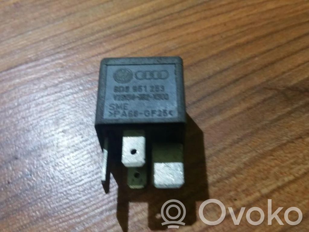 Inne przekaźniki   8D0951253,V23134J52300,8D0951253,V23134J52300,V23134J52300