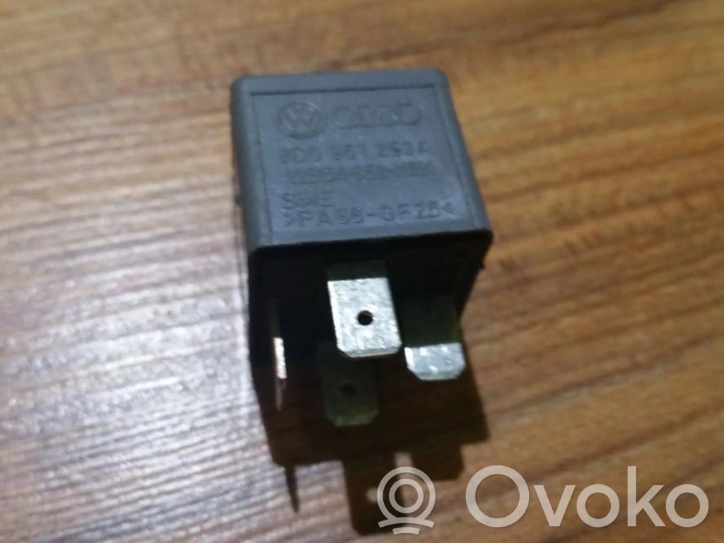 Otros relés   8D0951253A,V23134B52X301,8D0951253A,V23134B52X301