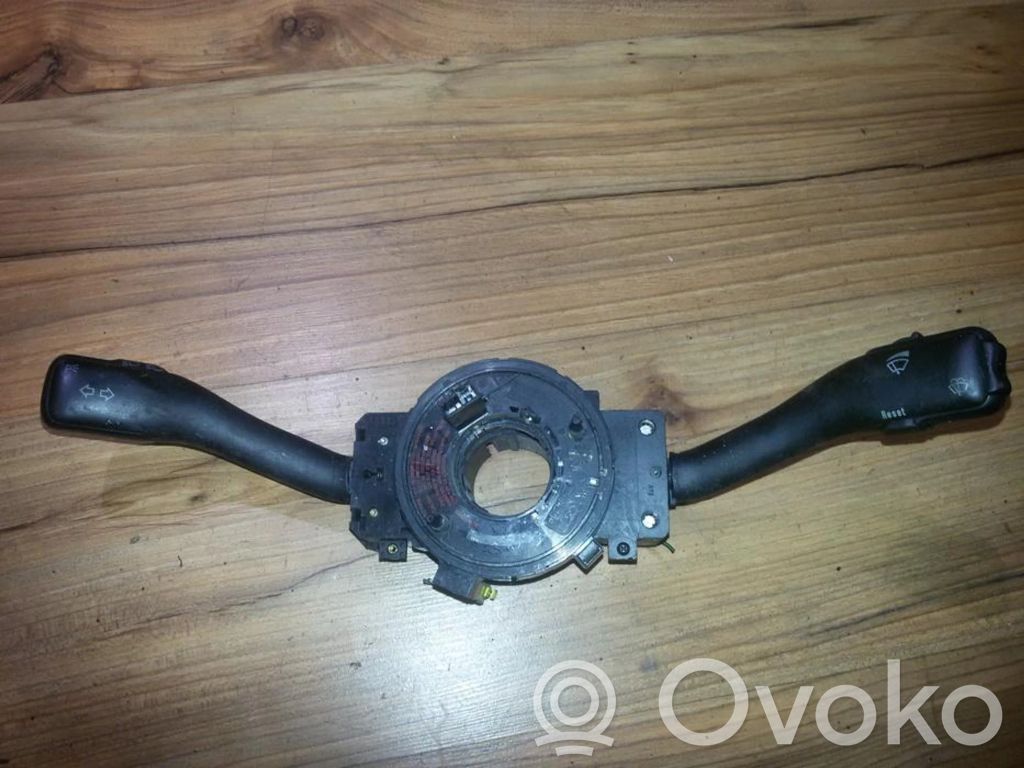 Volkswagen PASSAT B5 Leva/interruttore dell’indicatore di direzione e tergicristallo