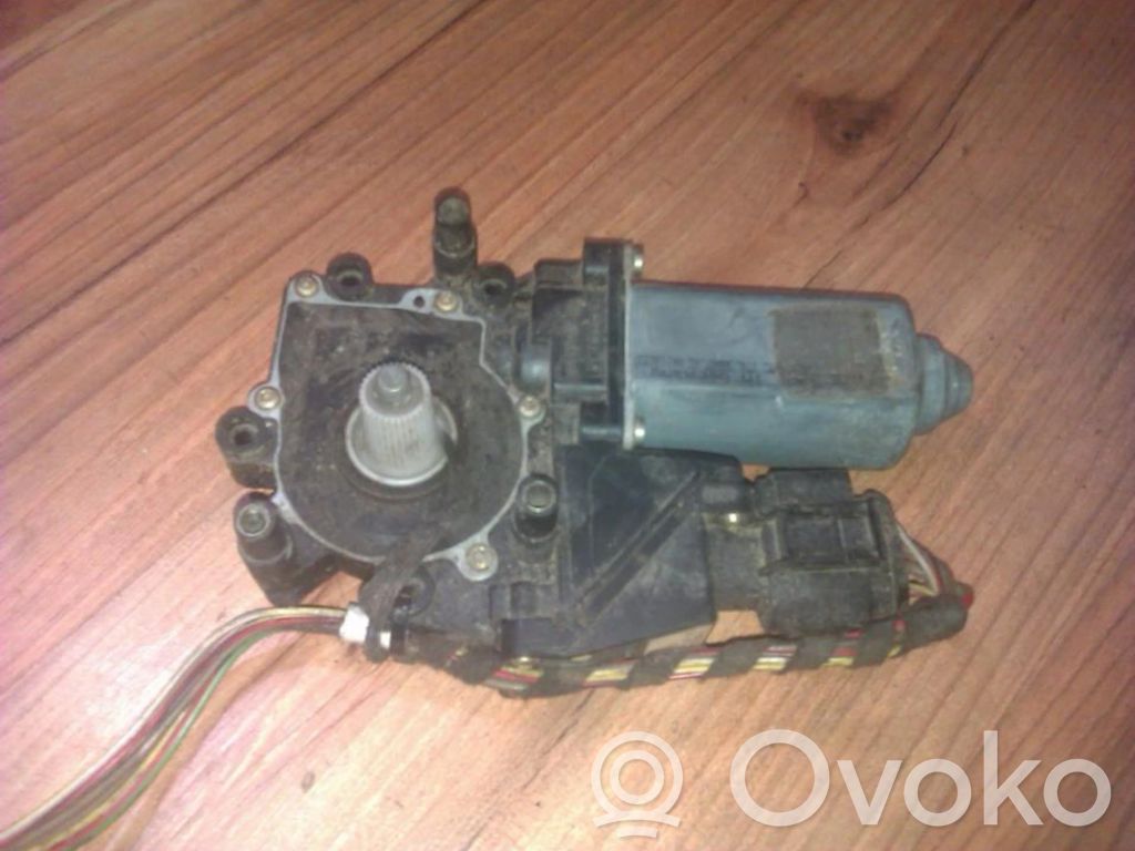 Audi A8 S8 D2 4D Asa reguladora de la puerta trasera 