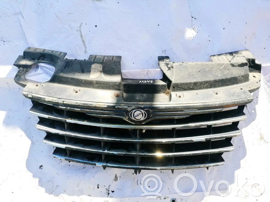 Chrysler Town & Country IV Atrapa chłodnicy / Grill 