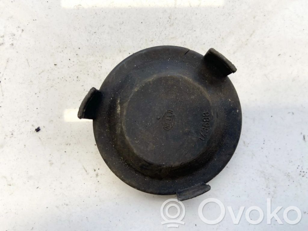 Volkswagen PASSAT B5 Osłona żarówki lampy przedniej 