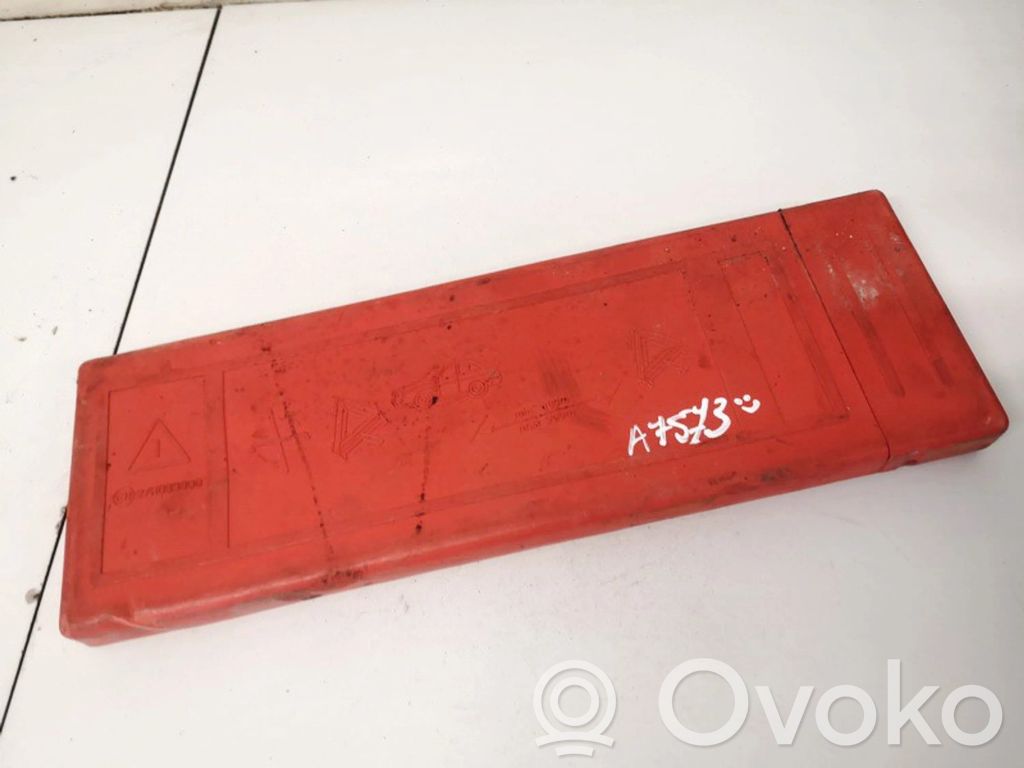 Volvo S80 Emergency warning sign 