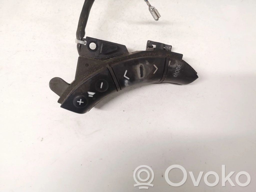 Toyota Avensis Verso Pulsanti/interruttori sul volante 