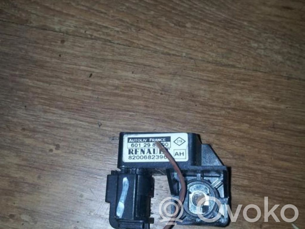 Renault Megane II Senzor impact/declanșare airbag