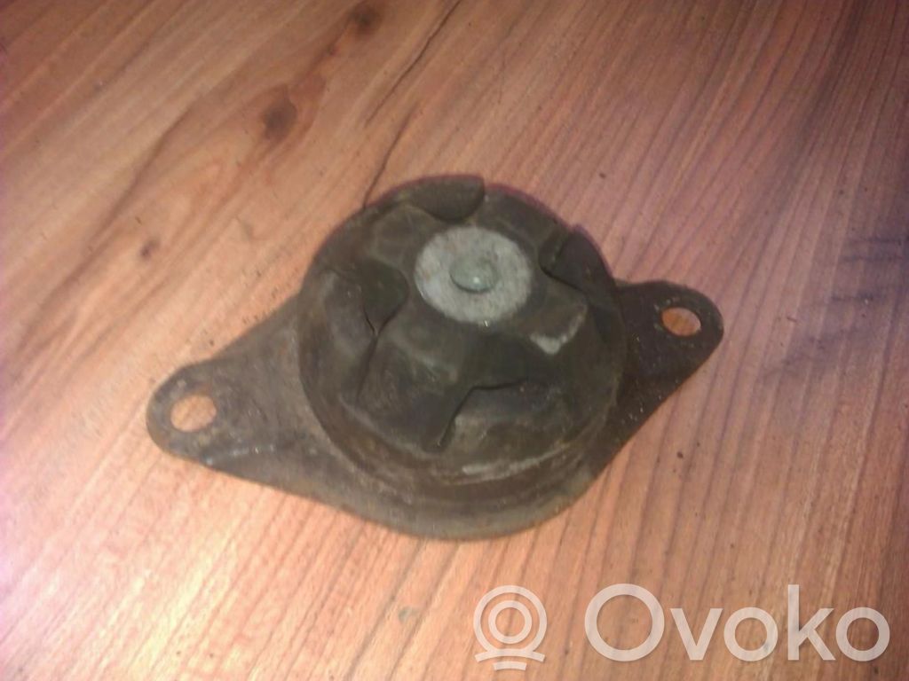 Engine mount bracket   443199381,443199381