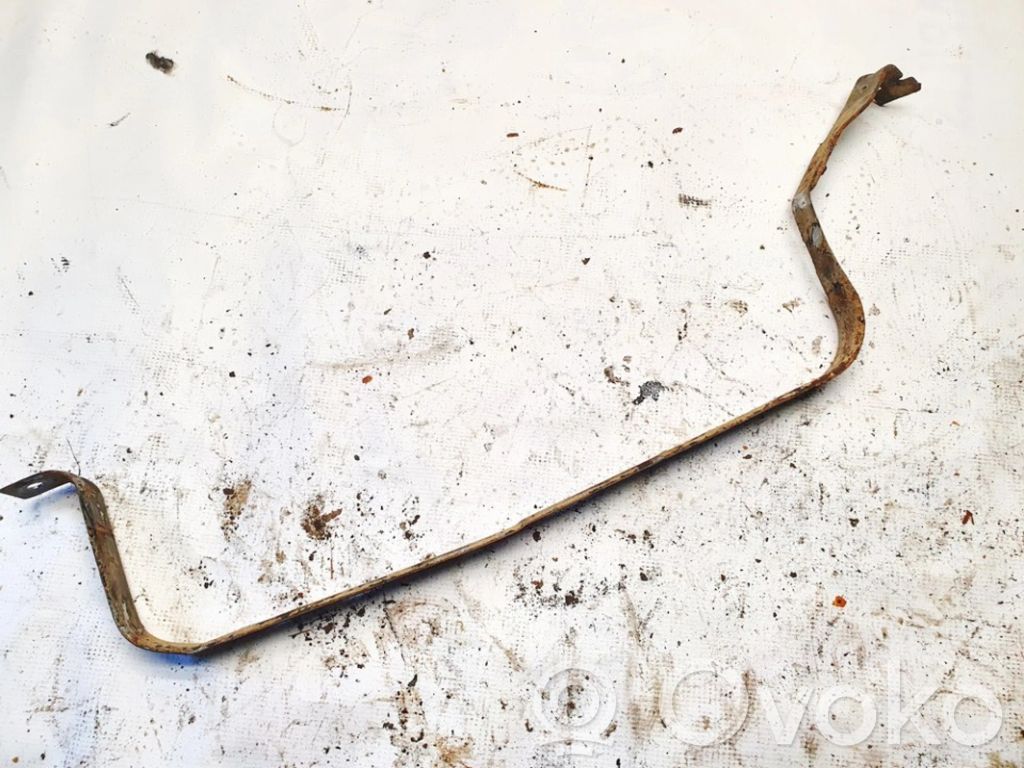 Fuel tank mounting bracket