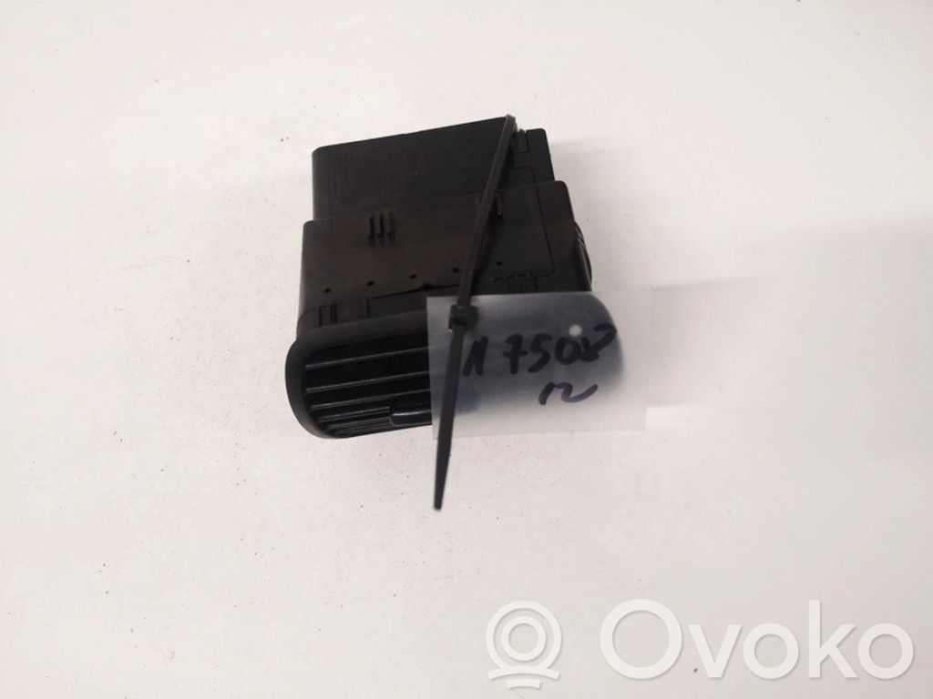 Grilă ventilație centrală   8L0820901,8L0820901