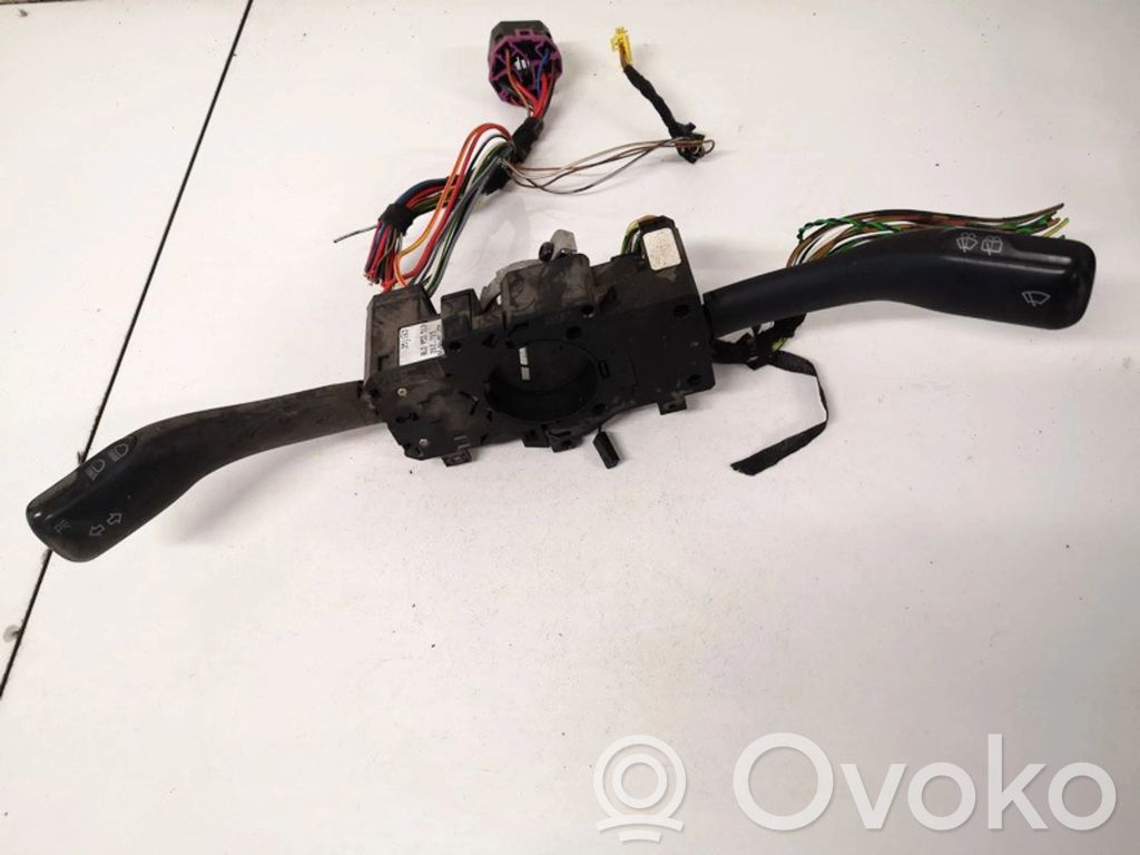 Volkswagen PASSAT B5 Leva/interruttore dell’indicatore di direzione e tergicristallo