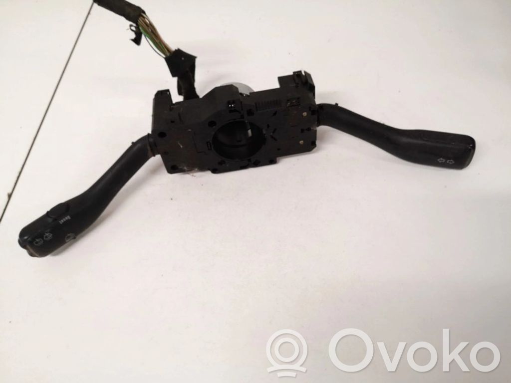 Volkswagen Golf IV Leva/interruttore dell’indicatore di direzione e tergicristallo