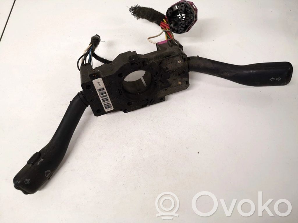 Volkswagen Golf IV Leva/interruttore dell’indicatore di direzione e tergicristallo