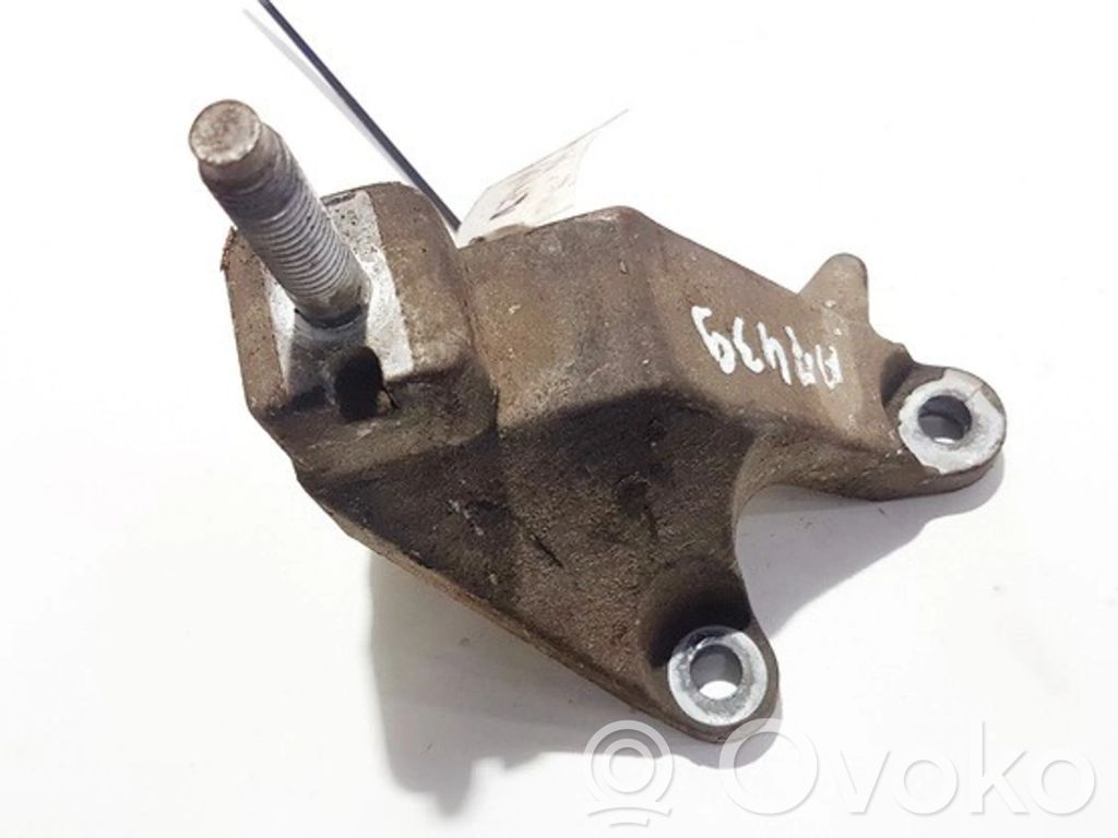 Ford Focus Engine mounting bracket 