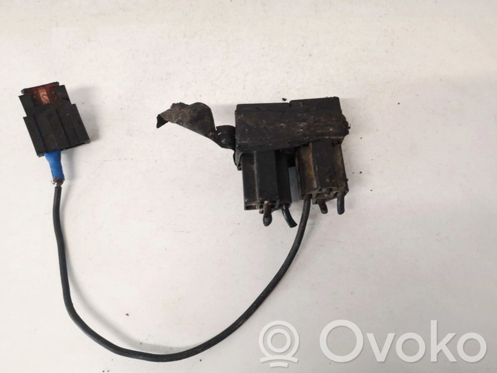 Volkswagen PASSAT B4 Altri relè 