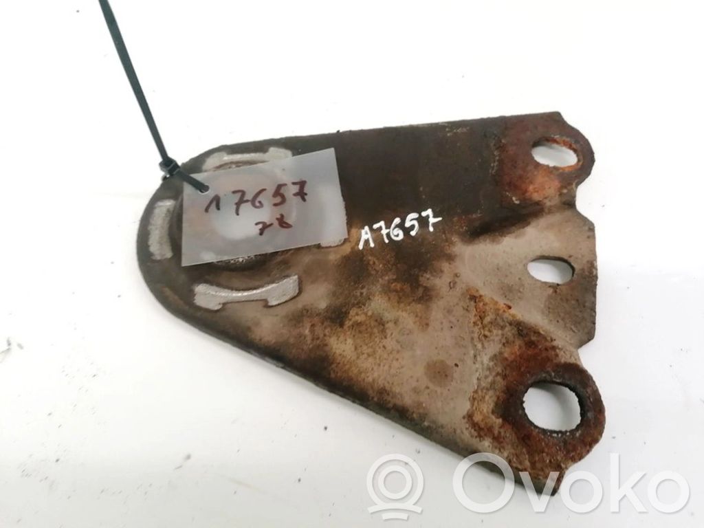Engine mounting bracket