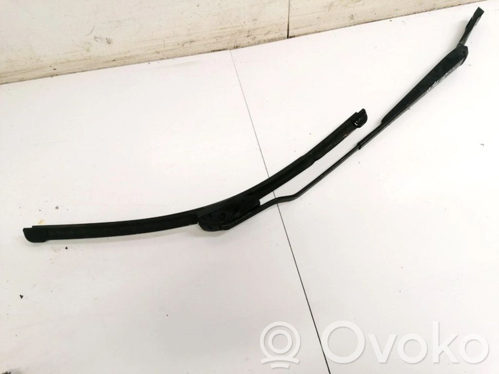 Volkswagen Golf IV Brazo del limpiaparabrisas delantero 