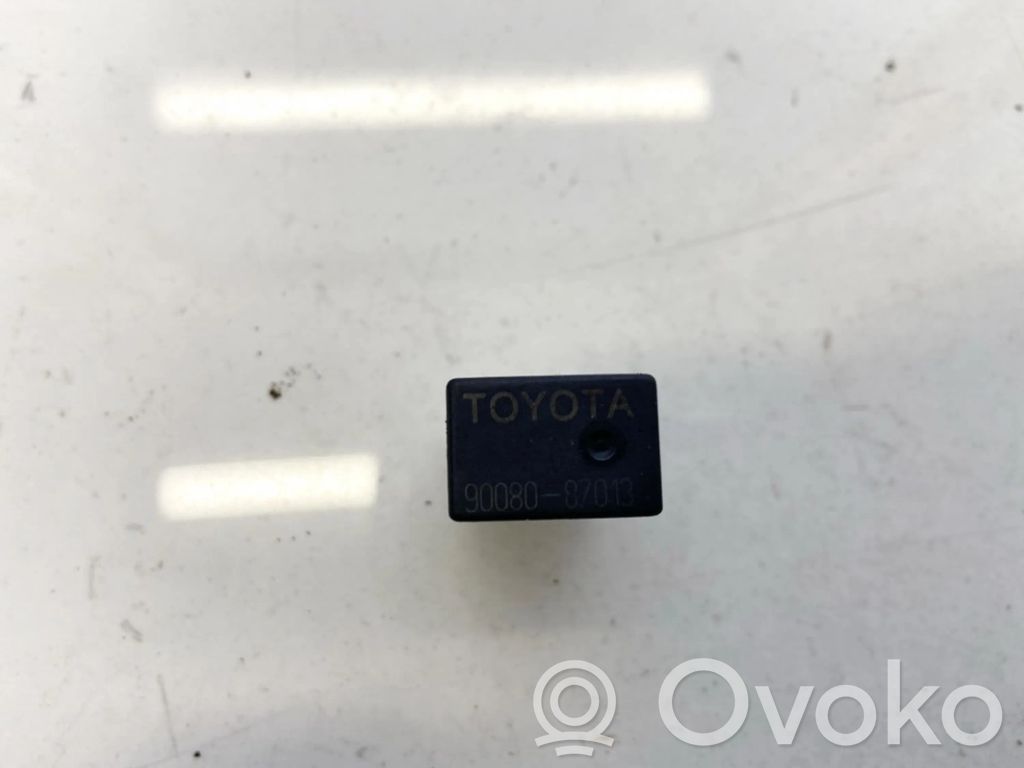 Toyota Avensis T250 Alte relee 