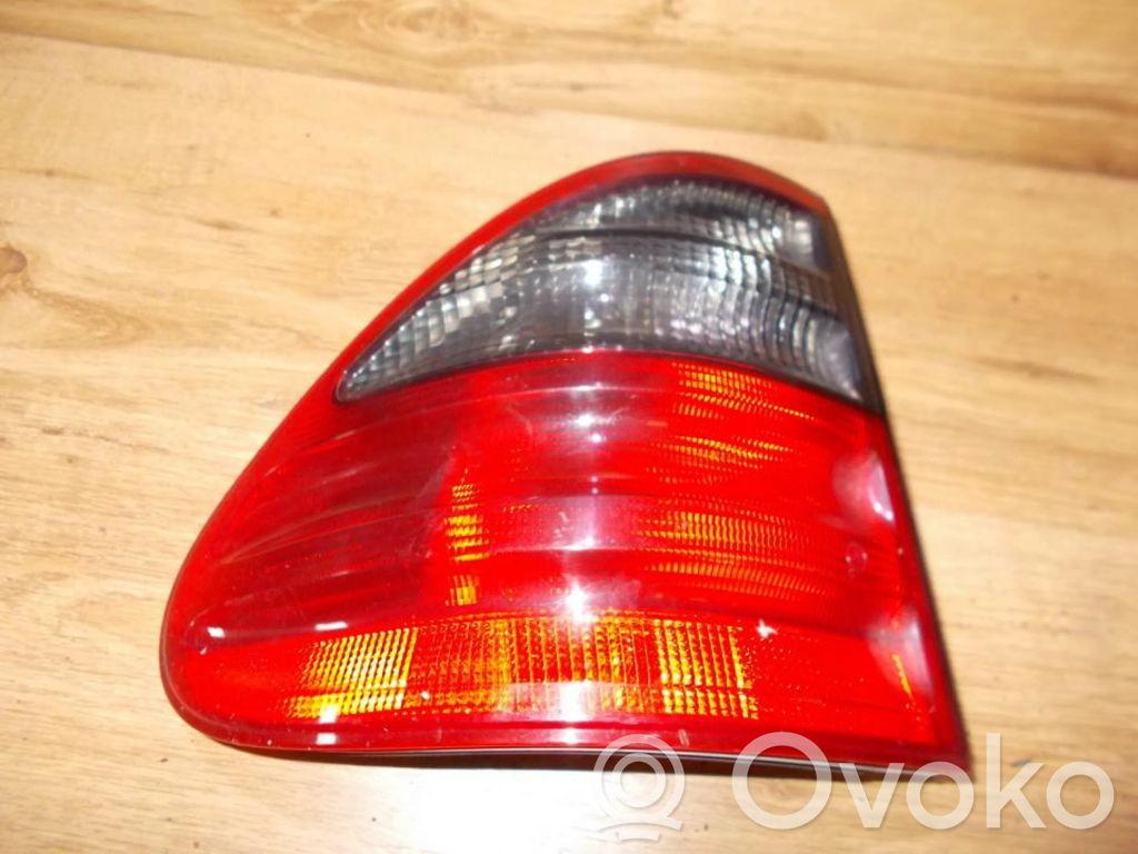 Mercedes-Benz E W210 Luci posteriori
