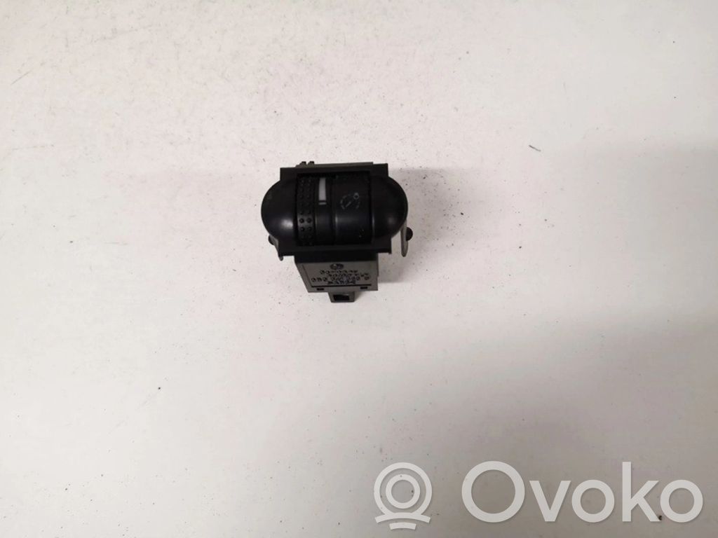 Volkswagen PASSAT B5 Interruttore di regolazione dell’illuminazione del quadro 